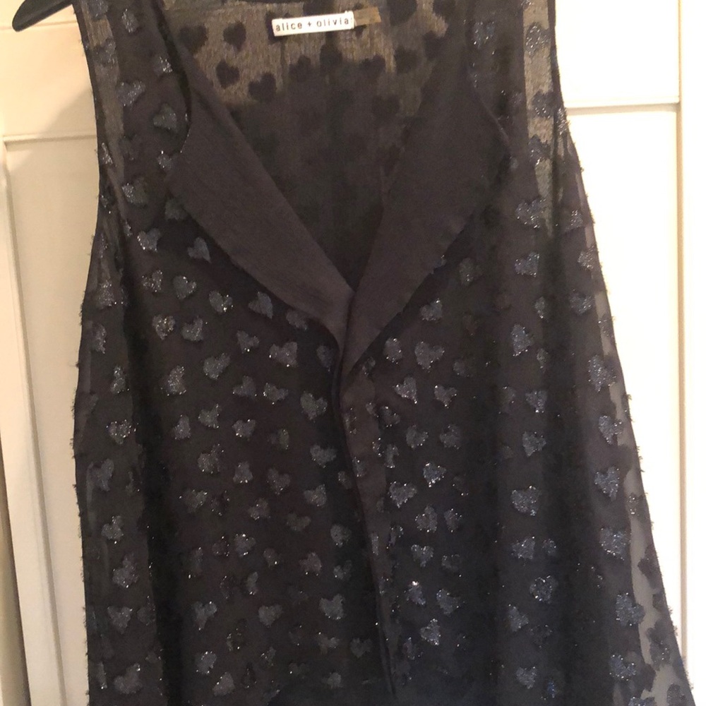 Alice & Olivia black sheer top w glittery black ❤️